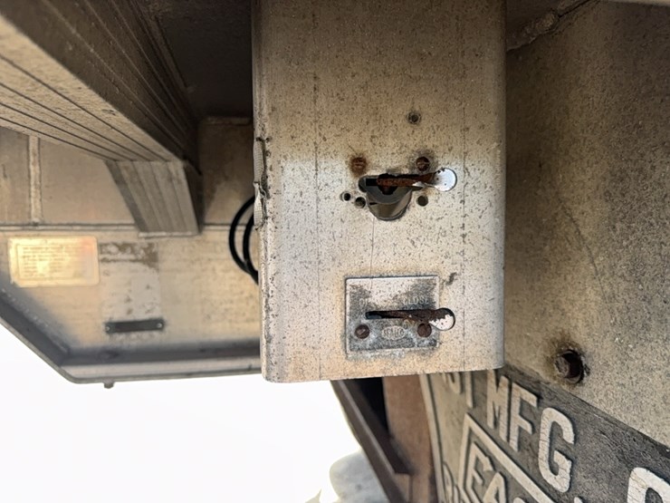 1990-39'-east-aluminum-dump-trailer-image-28