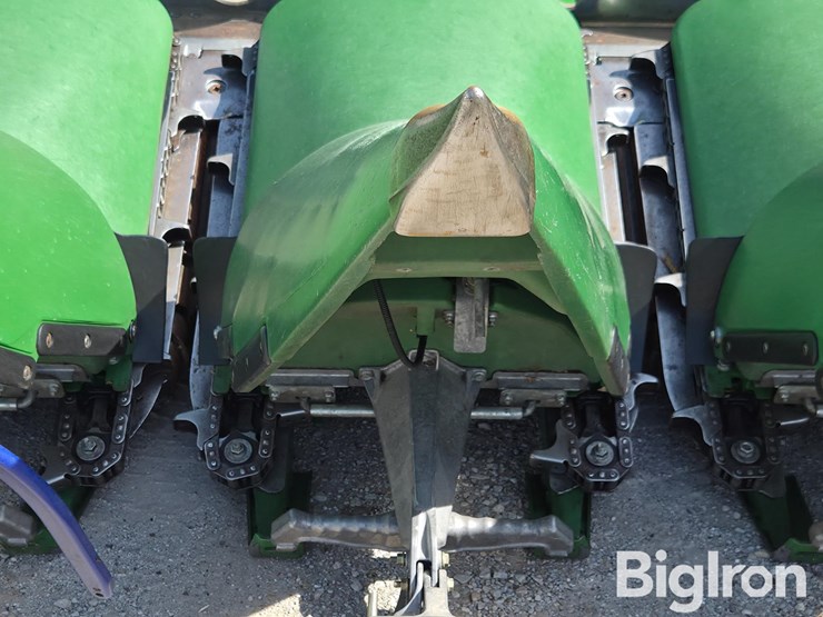 2017-john-deere-608c-image-11