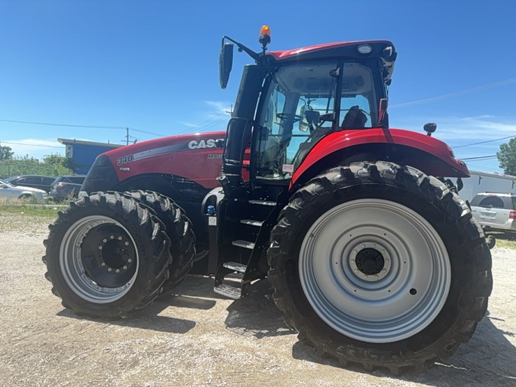 2020-case-ih-magnum-340-image-10