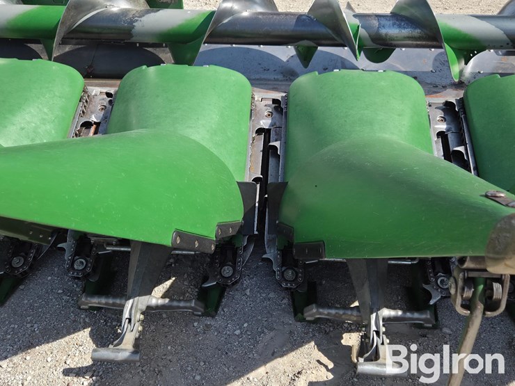 2017-john-deere-608c-image-14