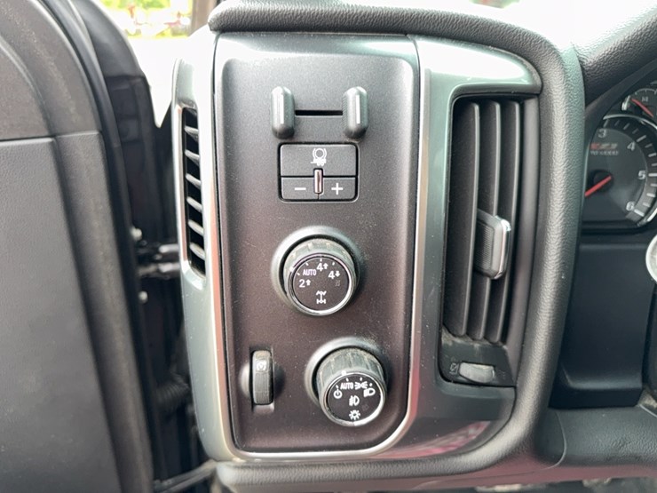2014-chevrolet-silverado-lt-image-39