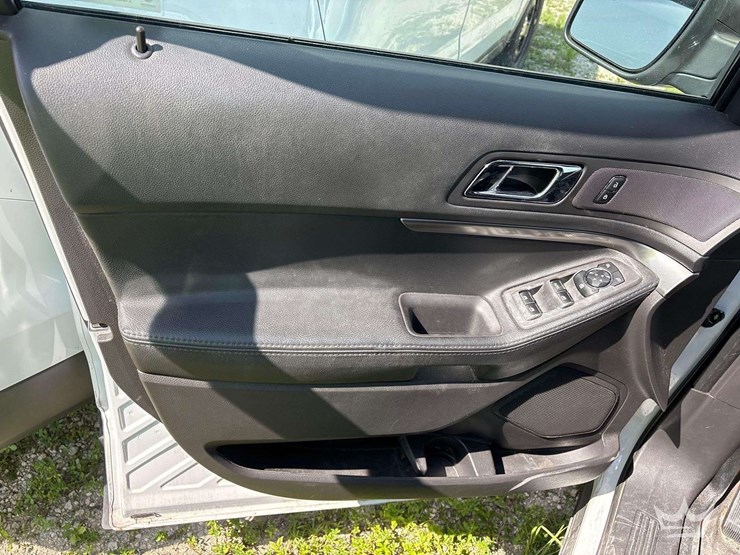 2013-ford-explorer-image-12