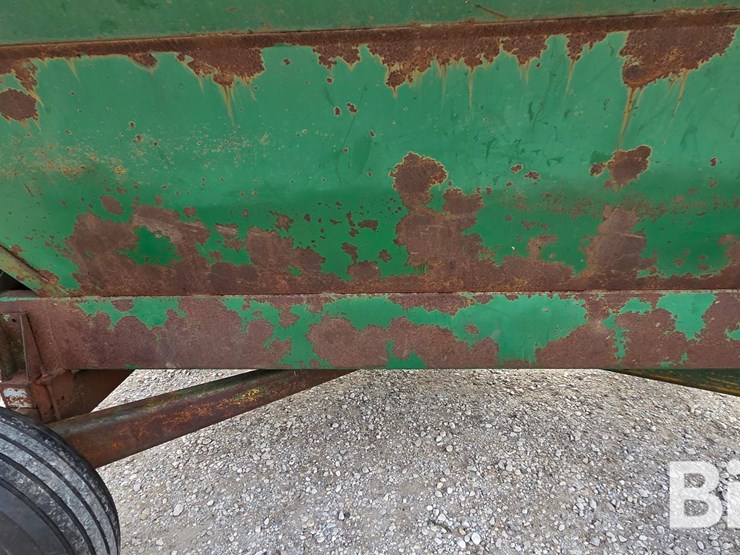 dakon-1212-dakon-gravity-wagon-with-hydraulic-auger-image-20