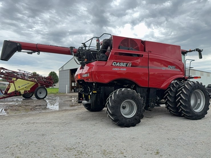 2022-case-ih-8250-image-3