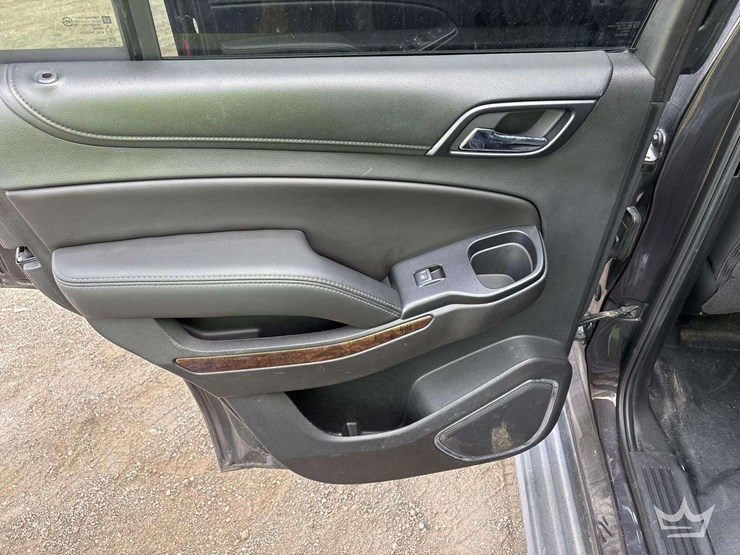 2018-chevrolet-tahoe-image-21