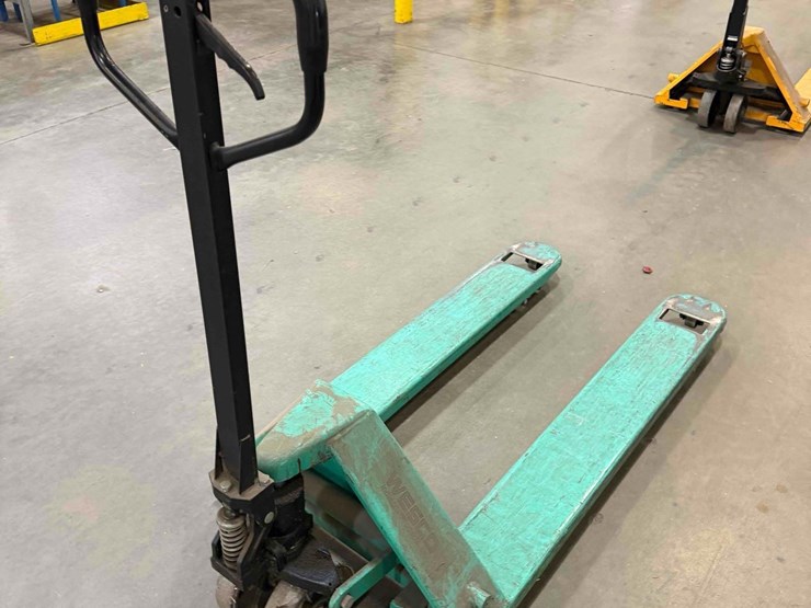 manual-pallet-jack-image-4
