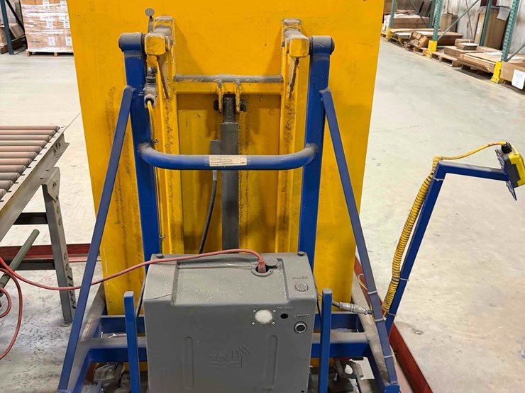 vestil-tcd-u-60-dc-universal-dc-trash-can-dumper-image-8