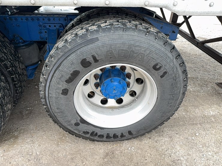 2012-mack-cxu613-image-34