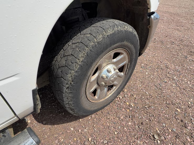 2016-dodge-2500-image-40