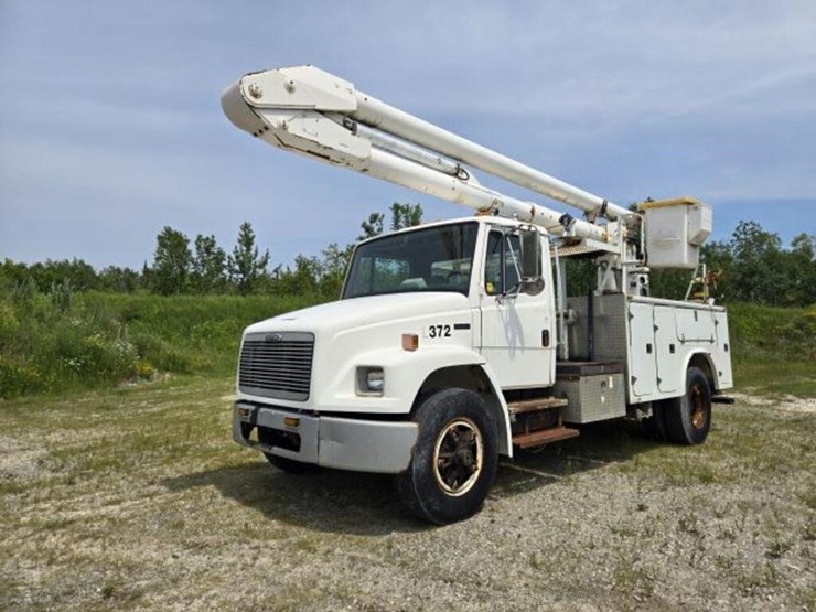 2000-freightliner-fl80-image-1