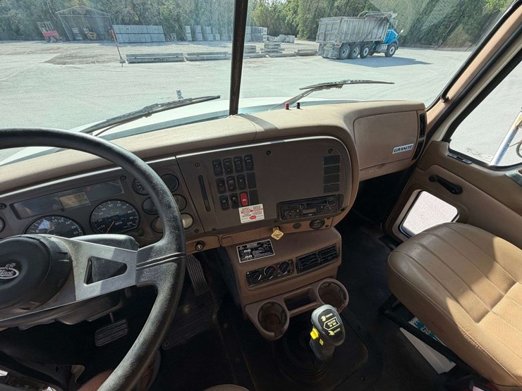 2006-mack-granite-ct713-image-33