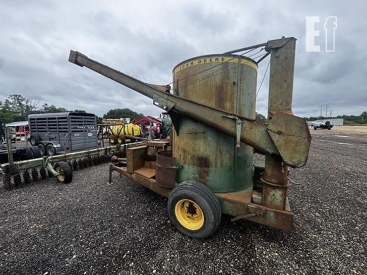 john-deere-700-image-2