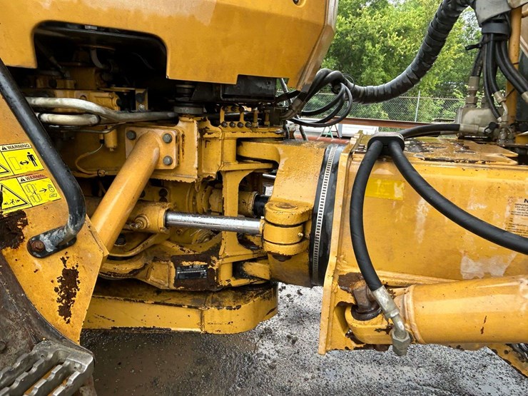 2008-caterpillar-725-image-12