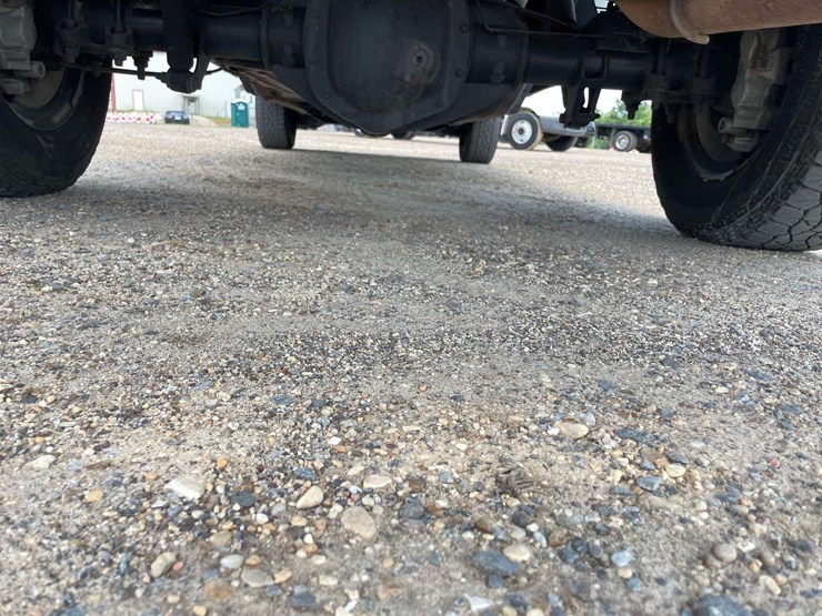 2016-chevrolet-silverado-3500-image-24