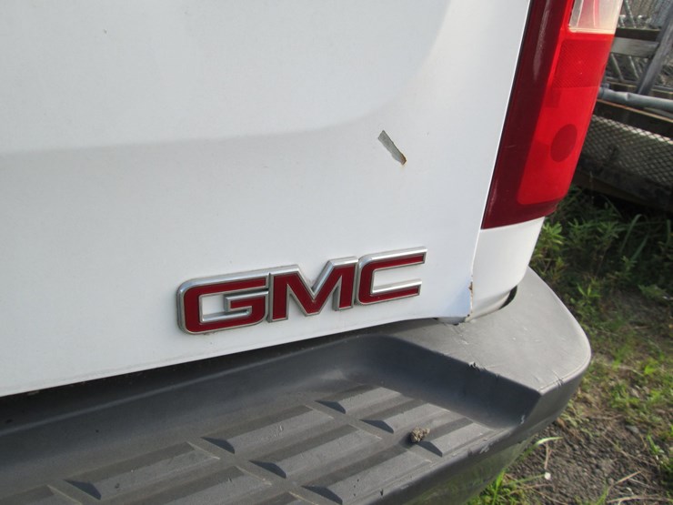 2013-gmc-2500hd-image-13