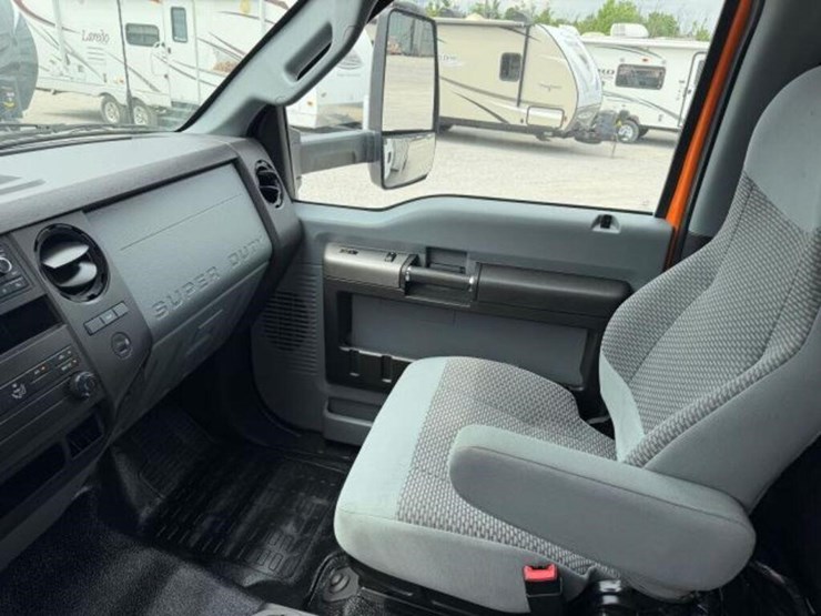 2022-ford-f650-xl-image-23