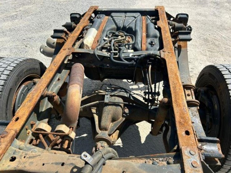 2016-ford-f550-xl-image-31