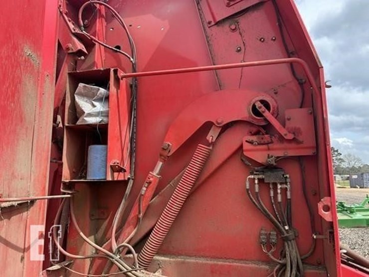 massey-ferguson-1756-image-8