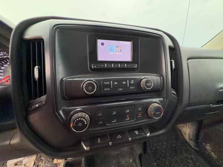 2015-chevrolet-silverado-3500-image-30