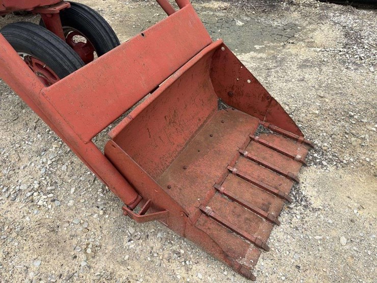 farmall-m-loader-tractor-image-11