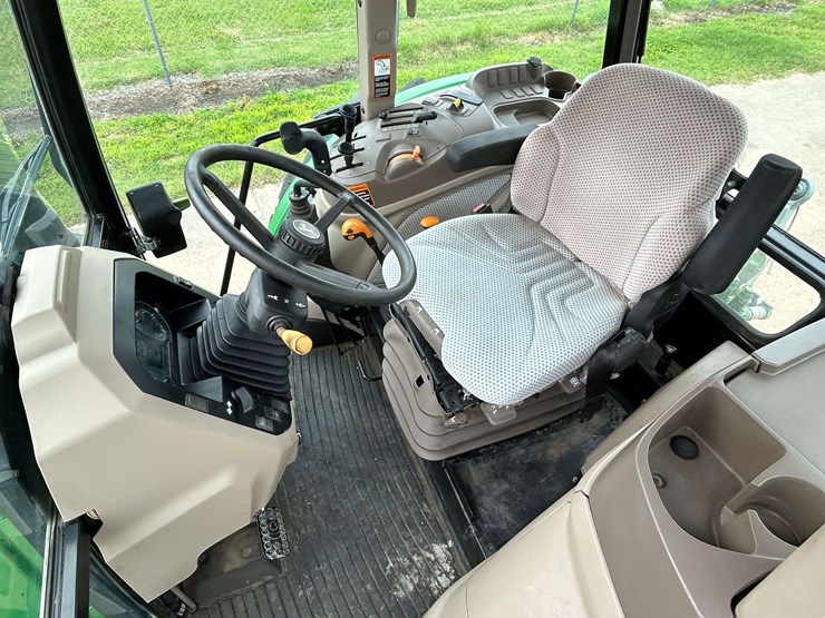 2019-john-deere-6120e-image-41