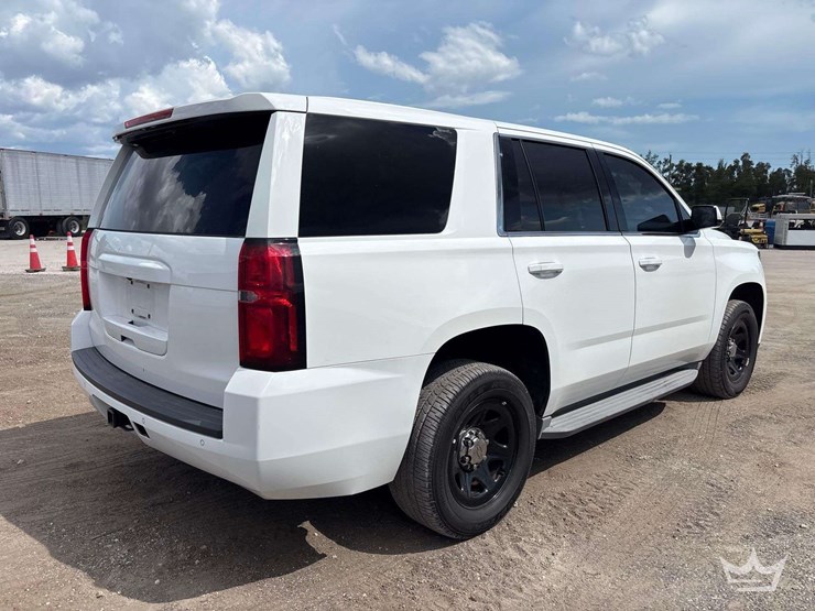 2015-chevrolet-tahoe-image-3