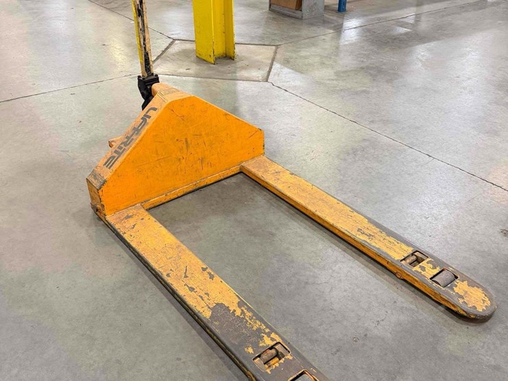 manual-pallet-jack-image-3