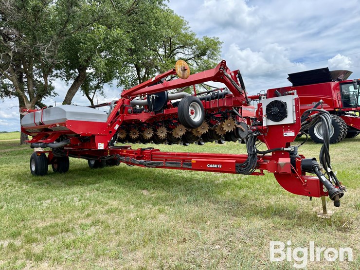 2011-case-ih-1240-image-3