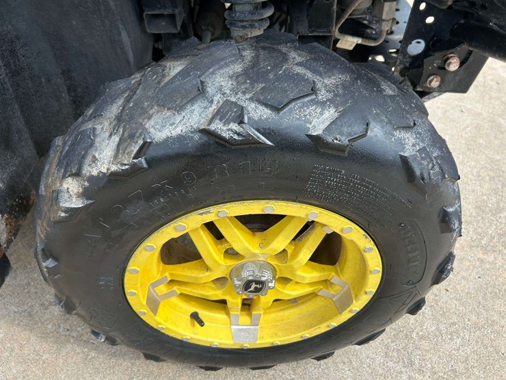 2019-john-deere-gator-image-17
