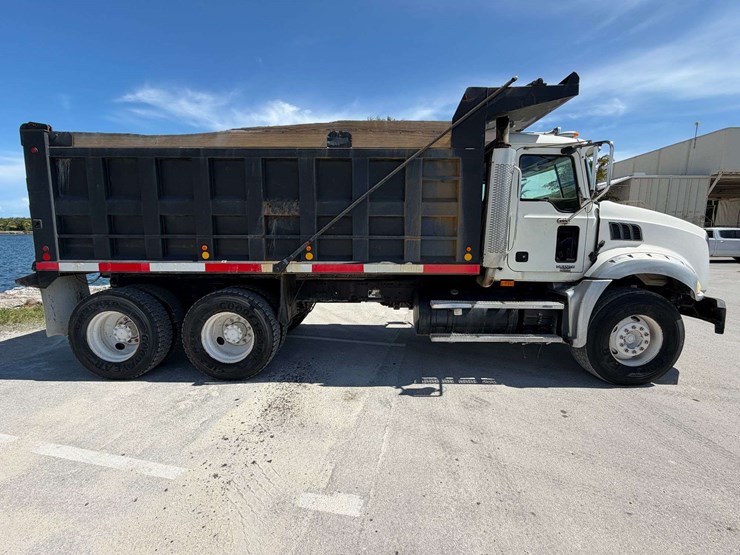 2006-mack-granite-ct713-image-11