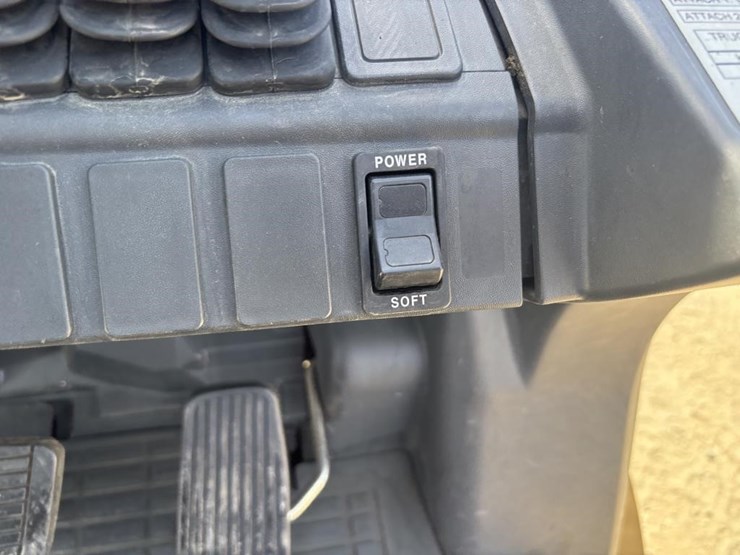 2015-caterpillar-2c6500-image-27