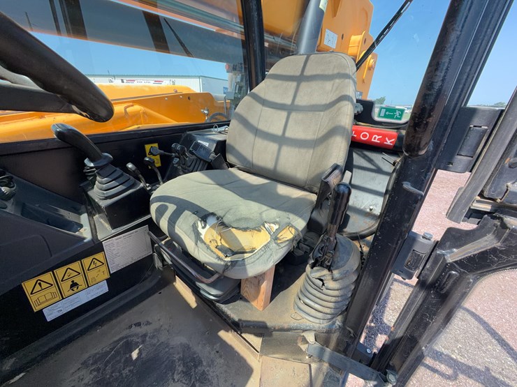 2011-jcb-510-56-image-25