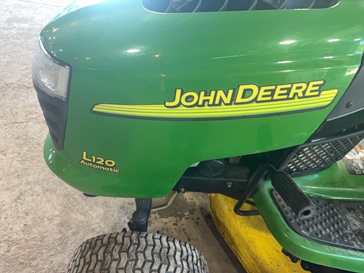 john-deere-l120-image-10