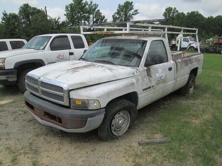 1999-dodge-2500-image-1