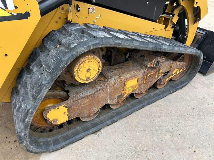 2015-caterpillar-259d-image-16