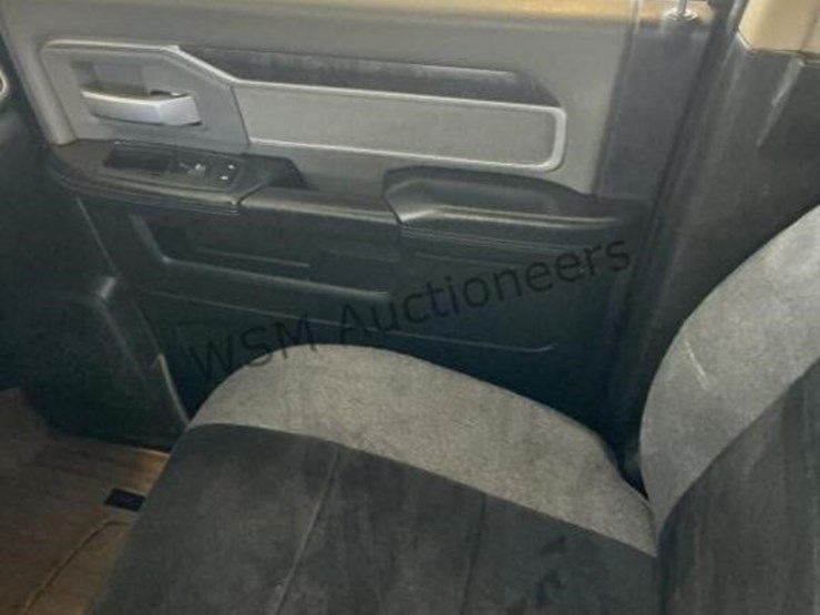 2019-dodge-3500-image-22