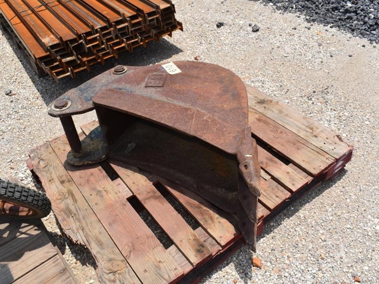 14"-cat-backhoe-bucket-image-2
