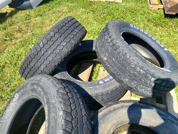 (4)-275/65r18-tires,-(1)-9.5l-15-tire-image-10