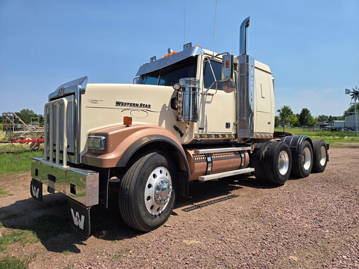2011-western-star-4900fa-image-1