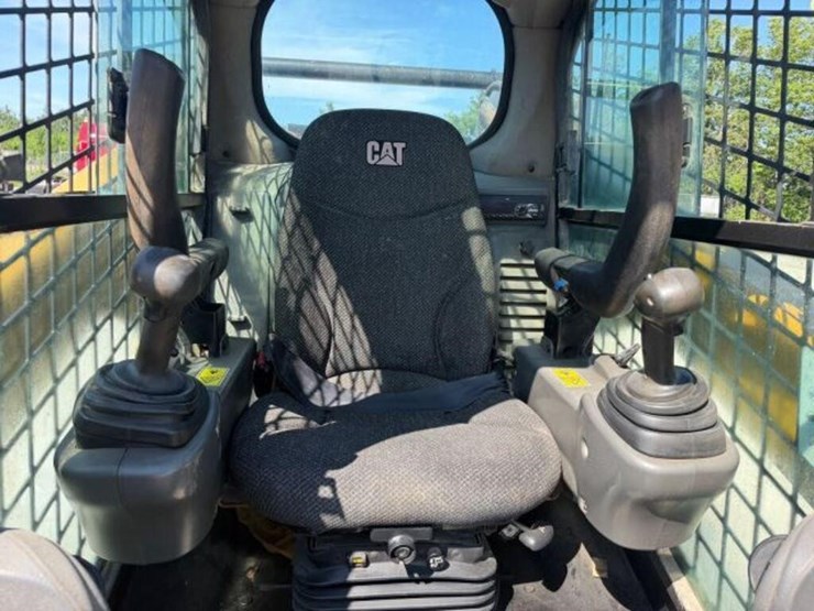 2014-caterpillar-262d-image-23