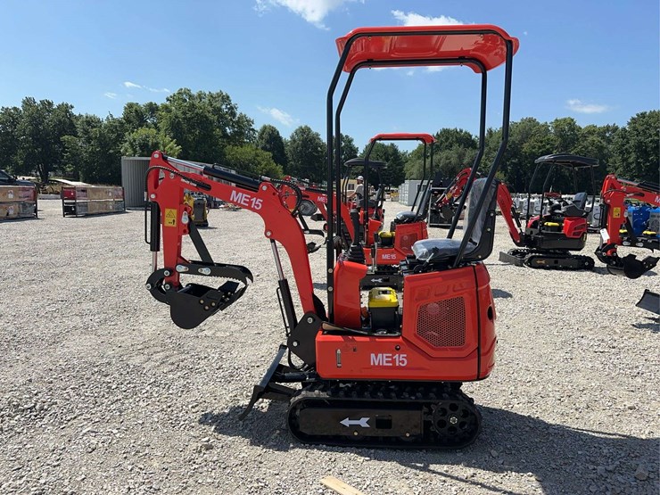 2026-me15-mini-excavator-image-2