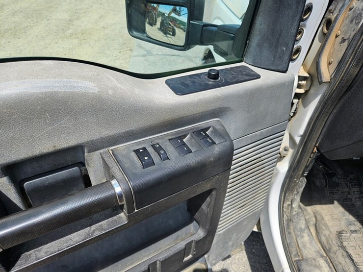 2013-ford-f350-image-22