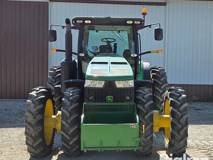 2013-john-deere-8235r-image-2