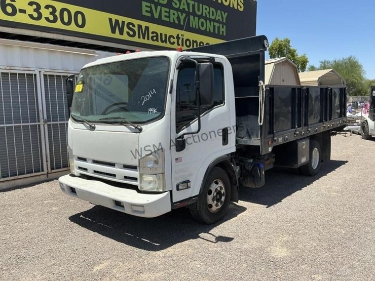 2014-isuzu-npr-image-2