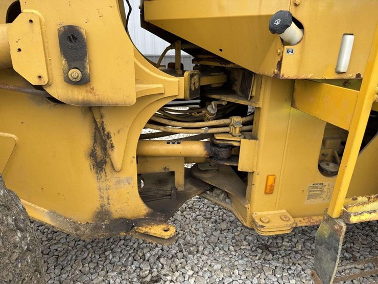 caterpillar-928g-image-16