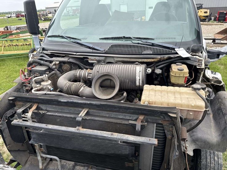 2004-chevrolet-c5500-image-15