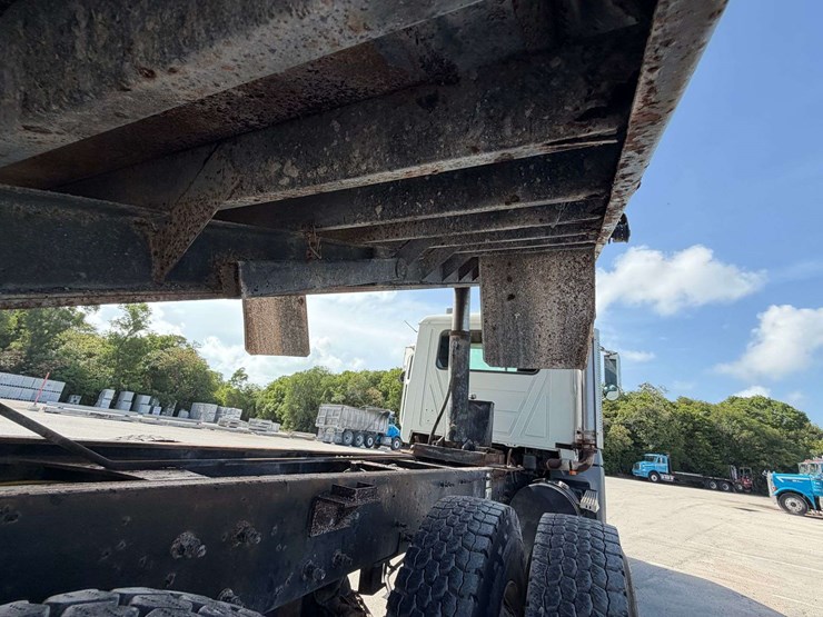2006-mack-granite-ct713-image-22