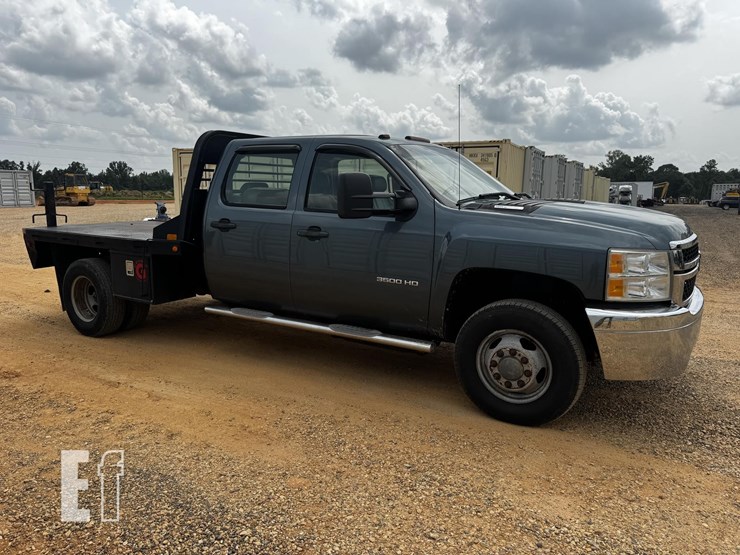 2012-chevrolet-3500-image-5