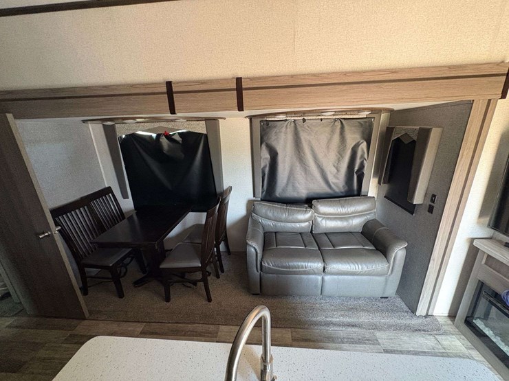 2021-keystone-volante-40'-5th-wheel-travel-trailer-image-15