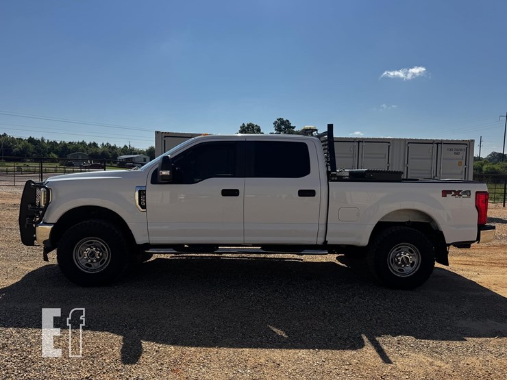 2019-ford-f250-xl-image-2